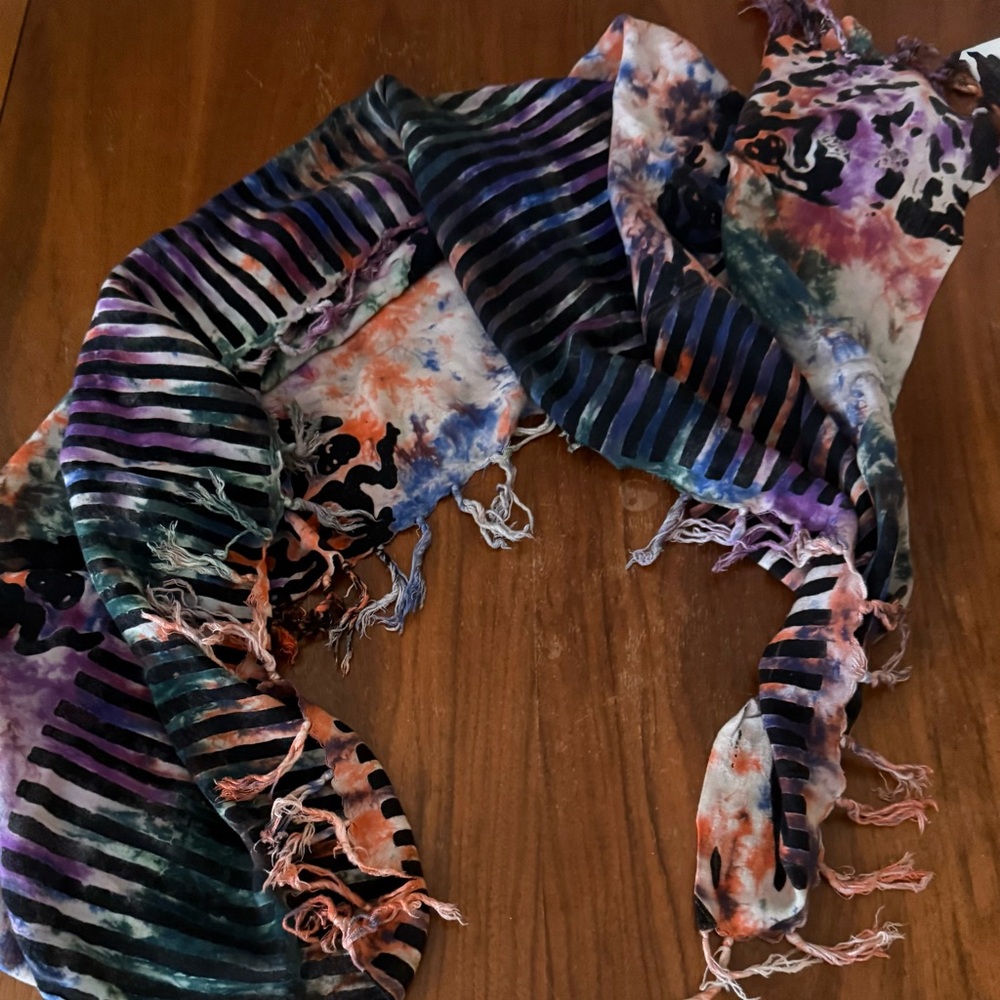 Multicolor Patterned Scarf 🎃 - Picture 3 of 7